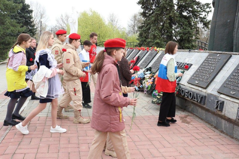 Фото Детей К 17 Сентября Возложение Цветов