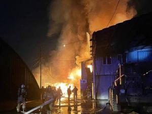 Прокуратура проводит проверку по факту крупного пожара на складе в Ростове