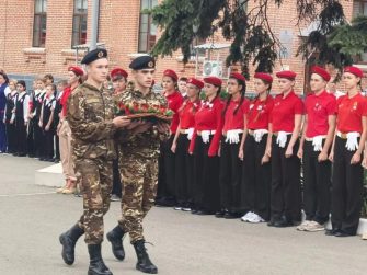 Аллею памяти открыли в школе Ростовской области